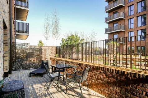 7 courtyard